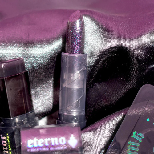 Amor Eterno Shifting Lip Balm — media-002